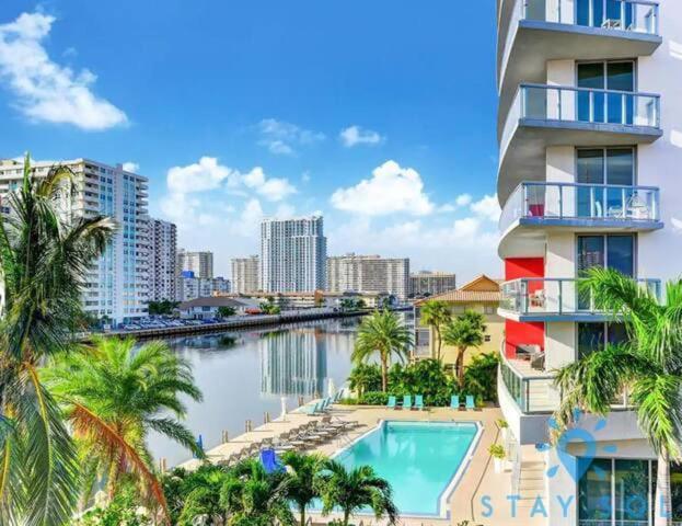 Upper Studio With Balcony,Pool And Gym, Near Beach Hallandale Beach Exterior photo
